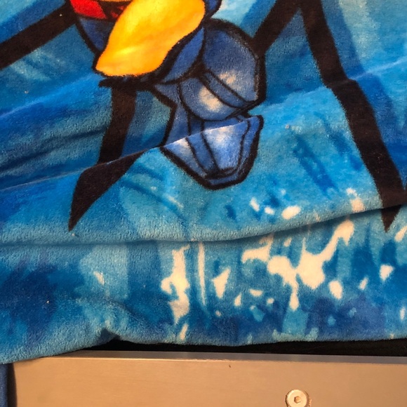 Colorful Superhero squad throw - Picture 8 of 9